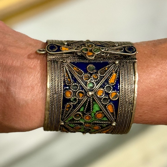 VTG ~ Cuff Bracelet & Box w/ Pin ~Berber Kabyle Tribal Hammered Silver & Enamel - Picture 11 of 12